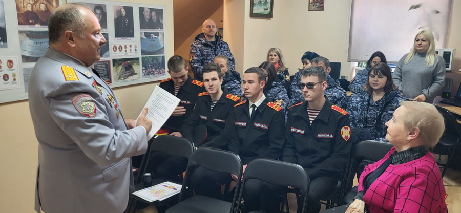 Офицеры и ветераны Росгвардии провели уроки Мужества для калининградских школьников 