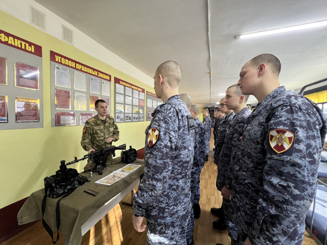 В калининградском полку Росгвардии прошли стажировку курсанты Новосибирского военного института (видео)