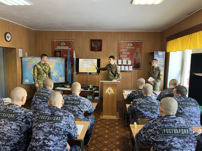 В калининградском полку Росгвардии прошли стажировку курсанты Новосибирского военного института (видео)