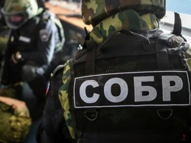 В Балтийске при содействии СОБР «Викинг» Росгвардии задержаны подозреваемые в коррупционном преступлении (видео)