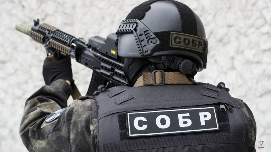 В Калининграде при содействии СОБР «Викинг» Росгвардии задержан подозреваемый в незаконном обороте наркотиков (видео)