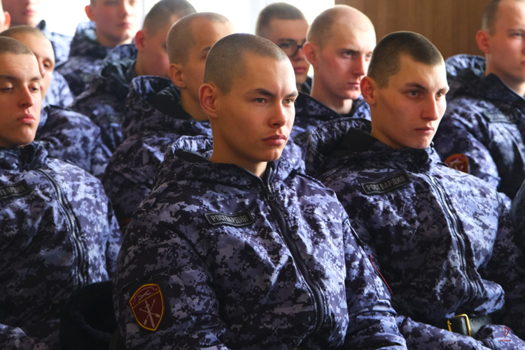 В Калининграде генерал-майор полиции Виктор Галий встретился с военнослужащими полка Росгвардии (видео)
