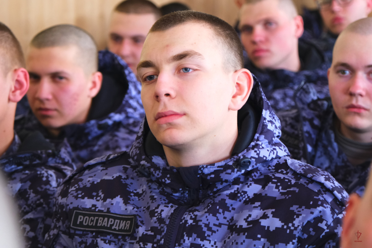 В Калининграде генерал-майор полиции Виктор Галий встретился с военнослужащими полка Росгвардии (видео)