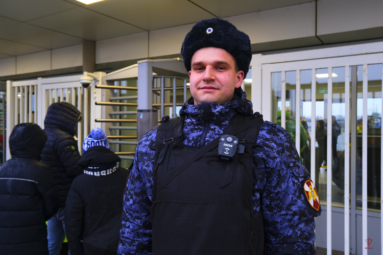 Безопасность футбольного матча 26-го тура Первой лиги обеспечили калининградские росгвардейцы