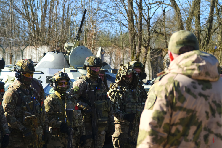 В Калининграде ОМОН «Град» Росгвардии провел тактико-специальное занятие (видео)