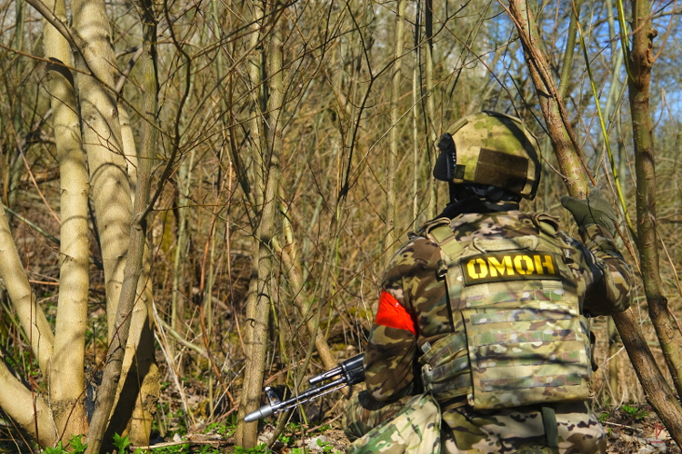 В Калининграде ОМОН «Град» Росгвардии провел тактико-специальное занятие (видео)