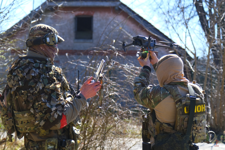 В Калининграде ОМОН «Град» Росгвардии провел тактико-специальное занятие (видео)