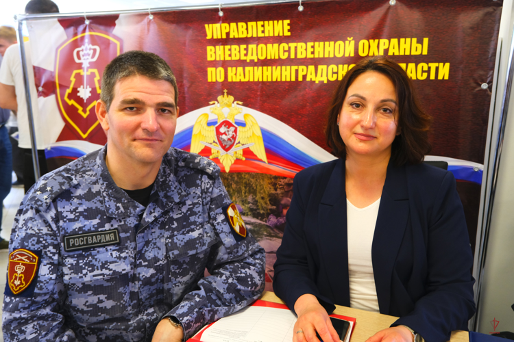 В Калининграде представители Росгвардии приняли участие в ярмарке вакансий