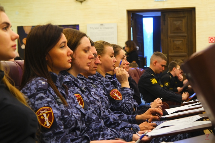 Более 100 калининградских росгвардейцев написали Диктант Победы (видео)