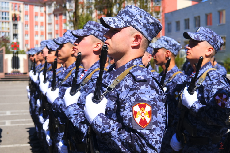 В Калининграде росгвардейцы ведут подготовку к параду Победы (видео)