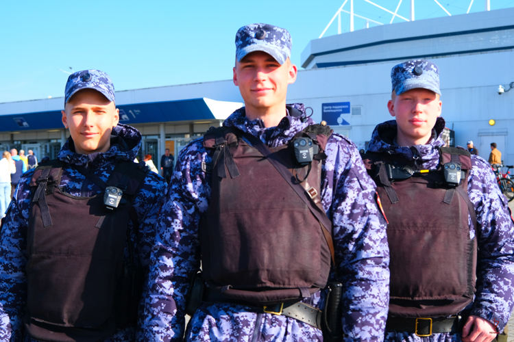 Безопасность футбольного матча 28-го тура Первой лиги обеспечили калининградские росгвардейцы
