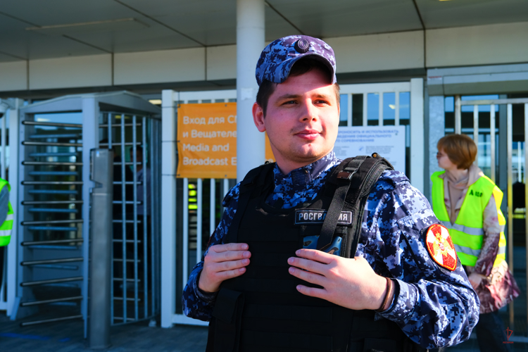Безопасность футбольного матча 28-го тура Первой лиги обеспечили калининградские росгвардейцы