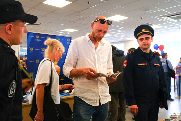 В Калининграде представители Росгвардии приняли участие в ярмарке вакансий