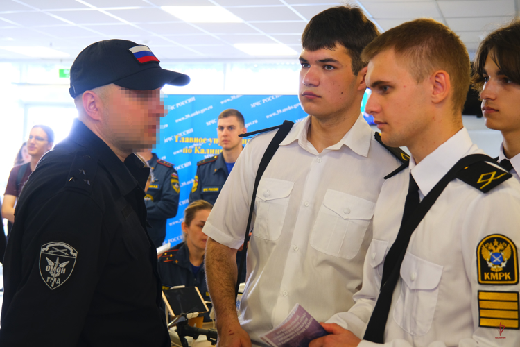 В Калининграде представители Росгвардии приняли участие в ярмарке вакансий