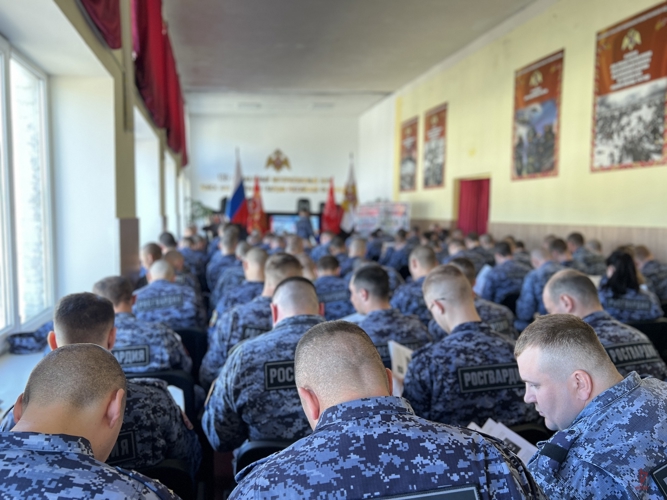 Более 100 калининградских росгвардейцев написали Диктант Победы (видео)