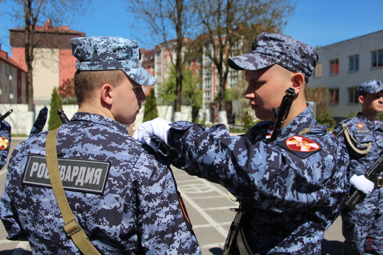 В Калининграде росгвардейцы ведут подготовку к параду Победы (видео)