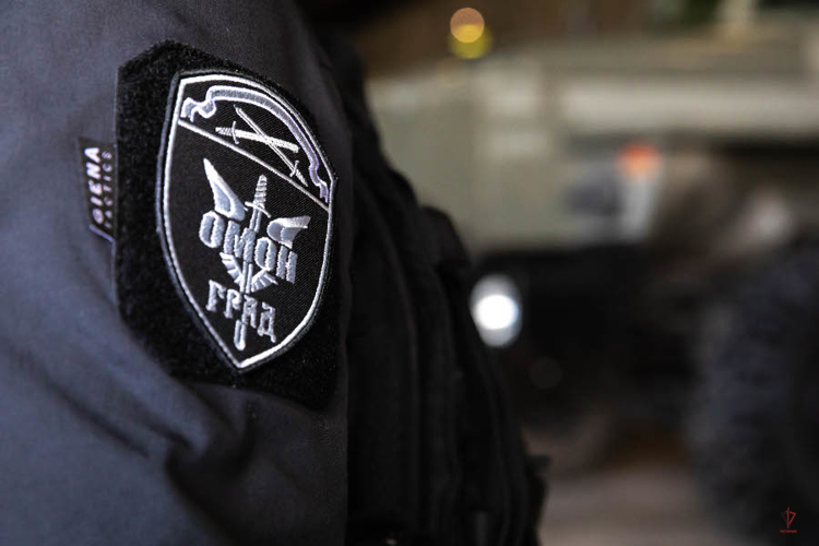 При содействии ОМОН «Град» Росгвардии задержан калининградец, подозреваемый в незаконном хранении наркотических средств (видео)