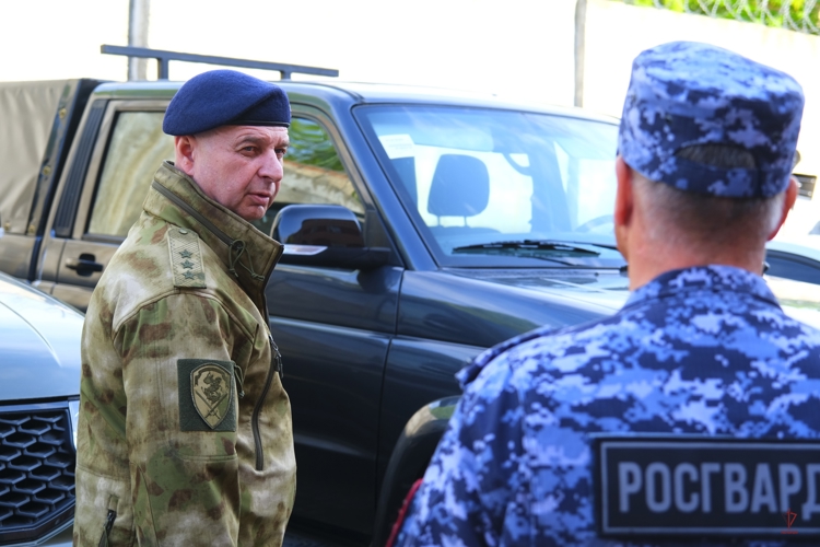 Командующий Северо-Западным округом Росгвардии проверил организацию обеспечения общественной безопасности в Калининграде