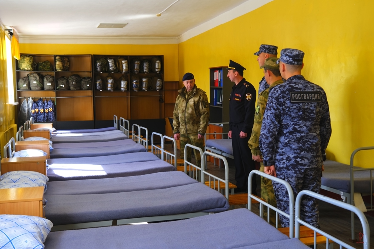 Командующий Северо-Западным округом Росгвардии проверил организацию обеспечения общественной безопасности в Калининграде