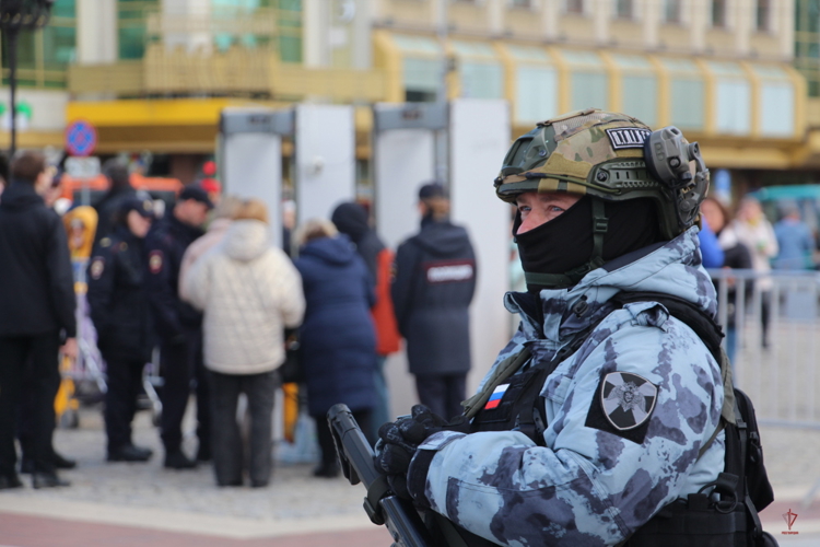 В Калининграде росгвардейцы приняли участие в праздничных мероприятиях, посвященных 80-летию Победы (видео)