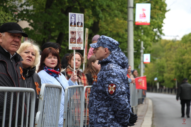В Калининграде росгвардейцы приняли участие в праздничных мероприятиях, посвященных 80-летию Победы (видео)