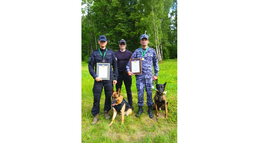 Калининградские росгвардейцы завоевали «золото» и «бронзу» на региональных соревнованиях специалистов-кинологов (видео)