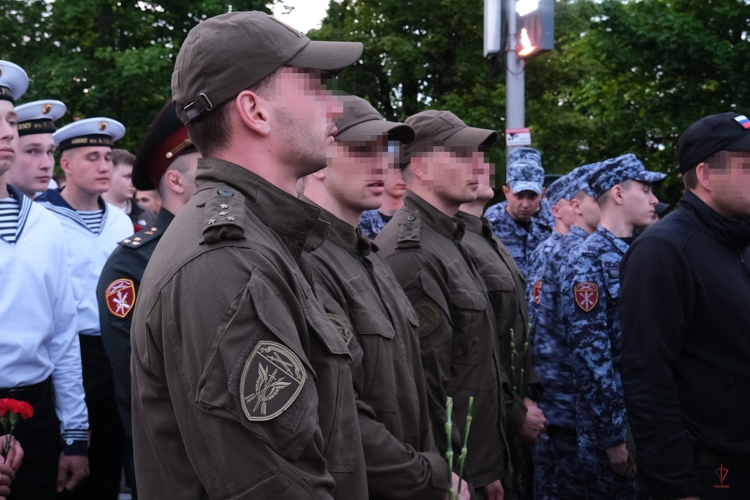 В День памяти и скорби военнослужащие и сотрудники калининградской Росгвардии приняли участие во Всероссийской акции «Свеча памяти»