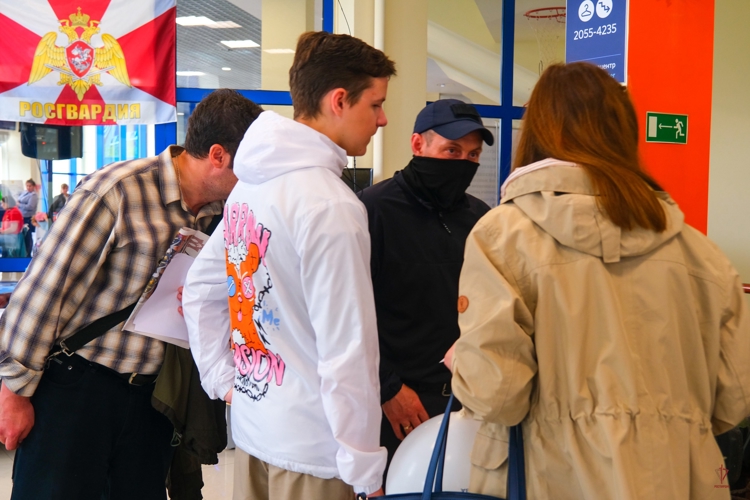 В Калининграде представители Росгвардии приняли участие в ярмарке вакансий