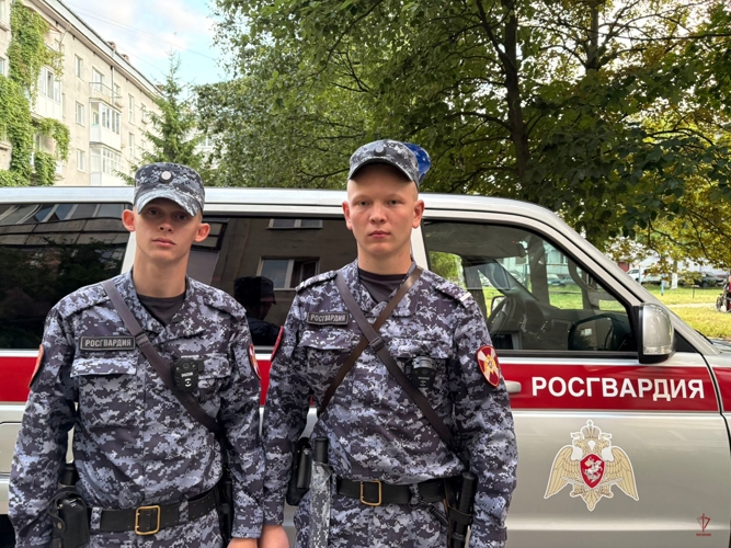 В Калининграде росгвардейцы оказали первую помощь пожилой женщине с признаками инсульта  