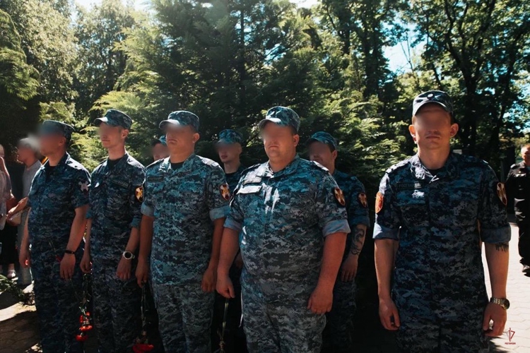 В Калининграде военнослужащие специального моторизованного полка Северо-Западного округа Росгвардии почтили память ветеранов боевых действий