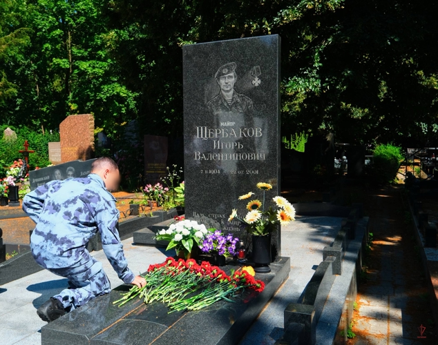 В Калининграде сотрудники ОМОН Росгвардии почтили память боевого товарища, погибшего при исполнении служебного долга