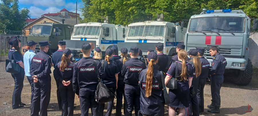 Курсанты Калининградского филиала Санкт-Петербургского университета МВД России побывали на экскурсии в спецподразделениях Росгвардии