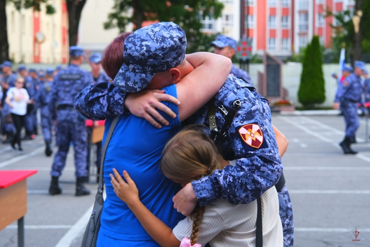 Призванные на службу в Росгвардию молодые калининградцы приняли Военную присягу (видео)