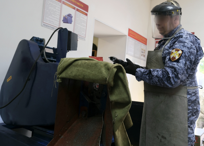 Специалисты Росгвардии уничтожили партию добровольно сданного и изъятого оружия в Калининграде (видео)