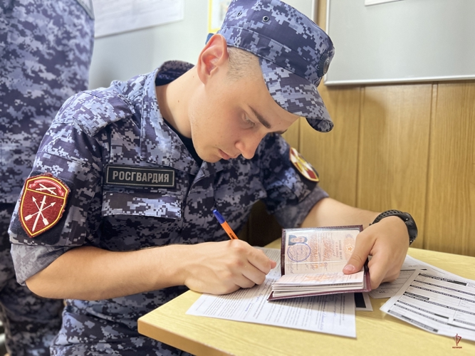 В Калининграде военнослужащие специального моторизованного полка Росгвардии приняли участие в донорской акции