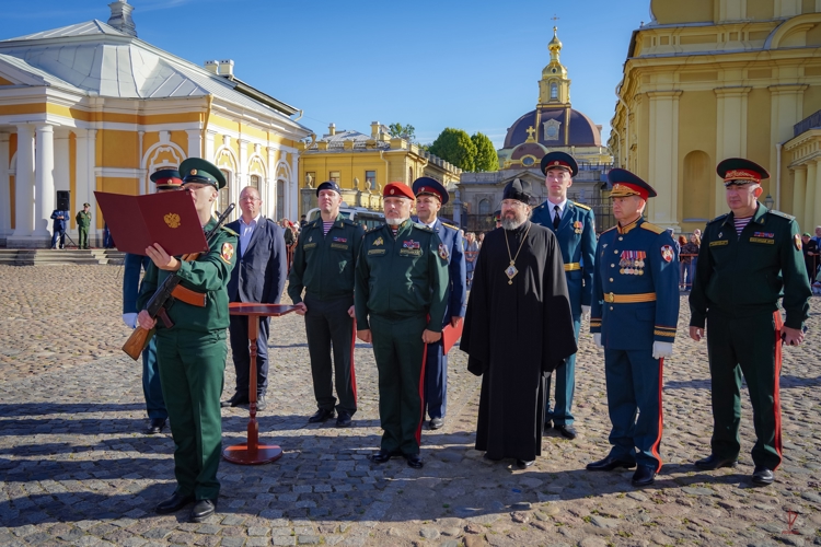 Калининградские первокурсники Военной академии Росгвардии приняли Военную присягу в Санкт-Петербурге