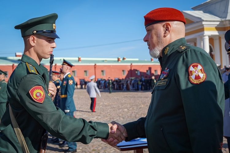 Калининградские первокурсники Военной академии Росгвардии приняли Военную присягу в Санкт-Петербурге