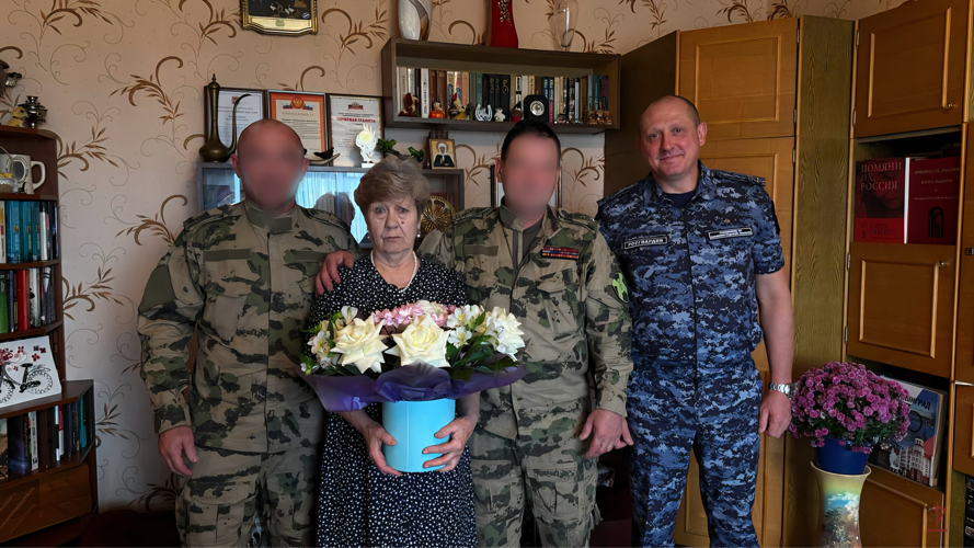 В Калининграде росгвардейцы поздравили с юбилеем Наталью Бровкович – мать Героя России