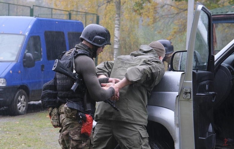 ОМОН и СОБР калининградской Росгвардии - победители соревнований по служебному двоеборью среди спецподразделений региона (видео)