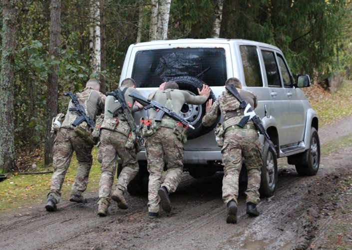 ОМОН и СОБР калининградской Росгвардии - победители соревнований по служебному двоеборью среди спецподразделений региона (видео)