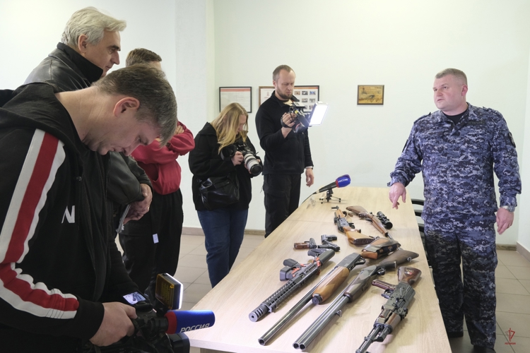 В Калининграде состоялась пресс-конференция начальника Центра лицензионно-разрешительной работы регионального Управления Росгвардии