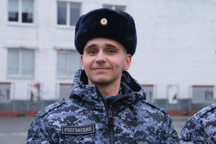 20 молодых калининградцев прибыли на службу в специальный моторизованный полк Северо-Западного округа Росгвардии (видео)