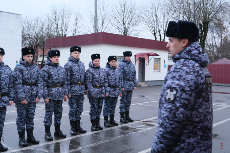20 молодых калининградцев прибыли на службу в специальный моторизованный полк Северо-Западного округа Росгвардии (видео)