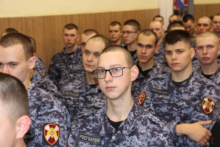 В Калининграде состоялась церемония чествования увольняемых в запас военнослужащих специального моторизованного полка Росгвардии (видео)