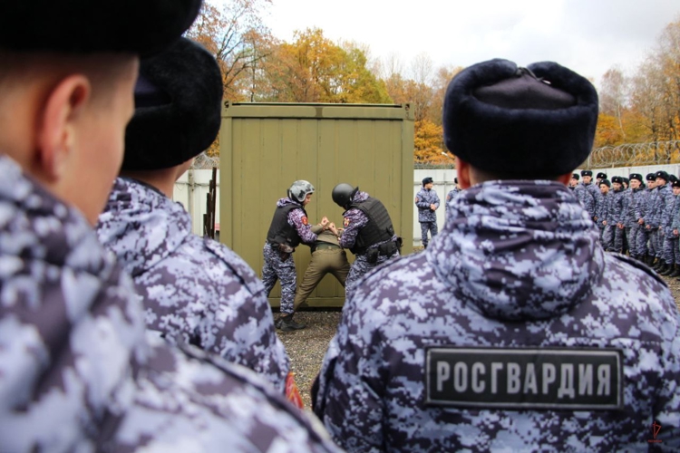 «Работа для сильных духом»: в Калининграде росгвардейцы провели интерактив для военнослужащих по призыву 