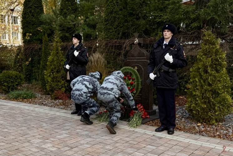 В Калининграде росгвардейцы почтили память погибших сослуживцев