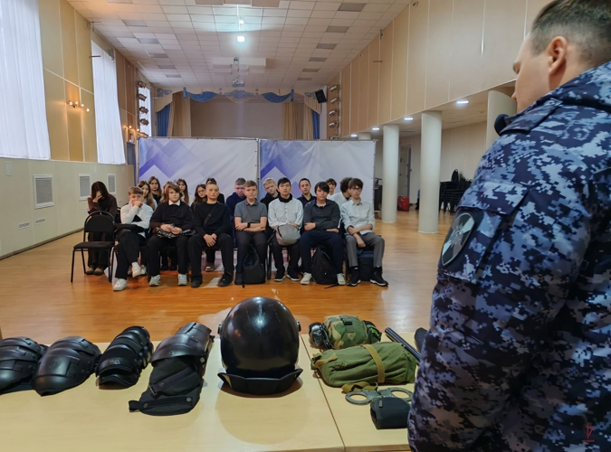 В Калининграде росгвардейцы приняли участие в молодежном форуме «Гравитация 2025» 