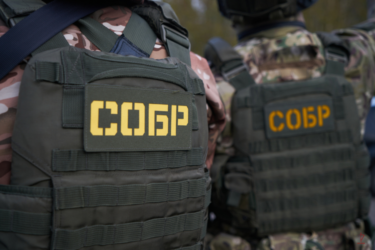 В Калининграде при содействии СОБР «Викинг» Росгвардии задержаны подозреваемые в краже бытовой техники и поджоге склада (видео)