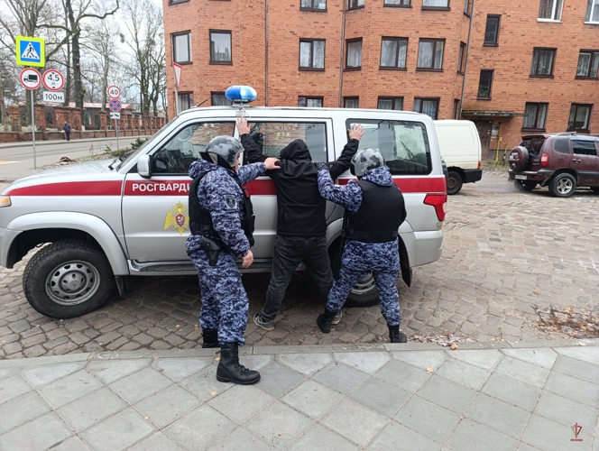 В Черняховске росгвардейцы задержали мужчину, находившегося в розыске по подозрению в совершении грабежа