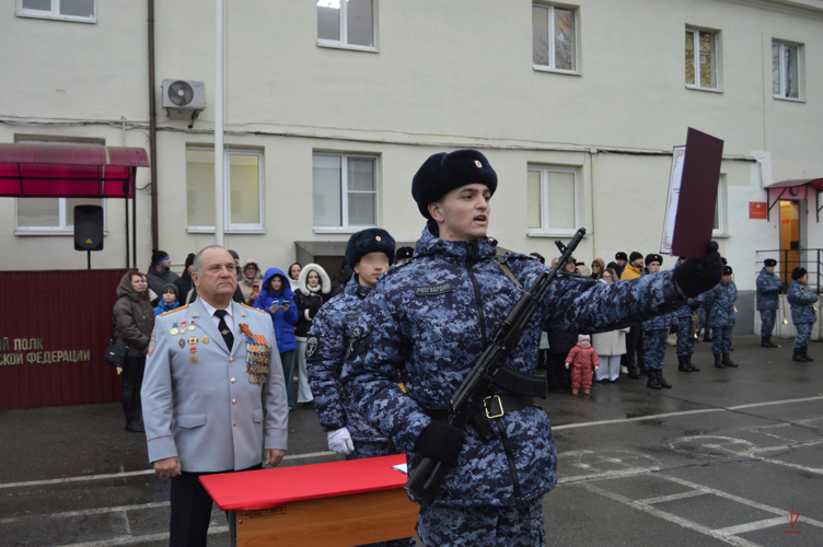 Молодые калининградцы, призванные на службу в Росгвардию, приняли Военную присягу 